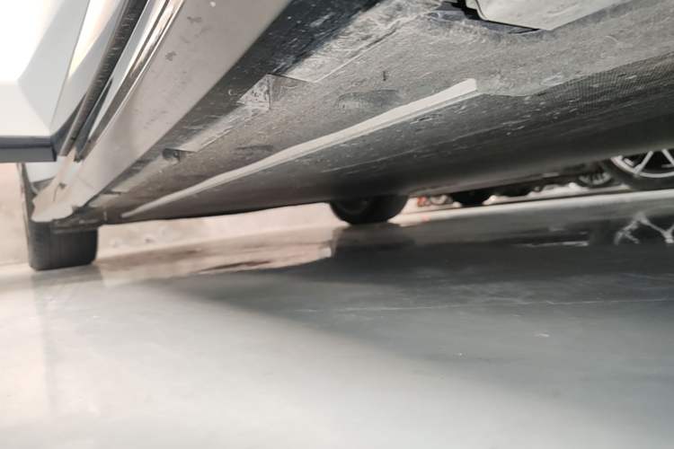 Used BYD Han L 2025 EV 701KM LiDAR Deluxe Edition Right Side Sill