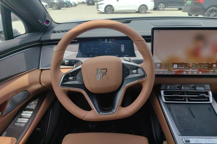 Used BYD Han L 2025 EV 701 km LiDAR Flagship Edition Steering Wheel