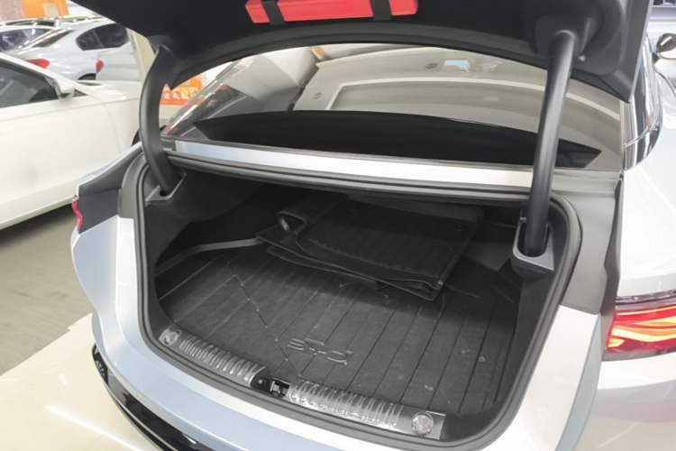 Used BYD Han L 2025 EV Four-Wheel Drive LiDAR Flagship Model Trunk