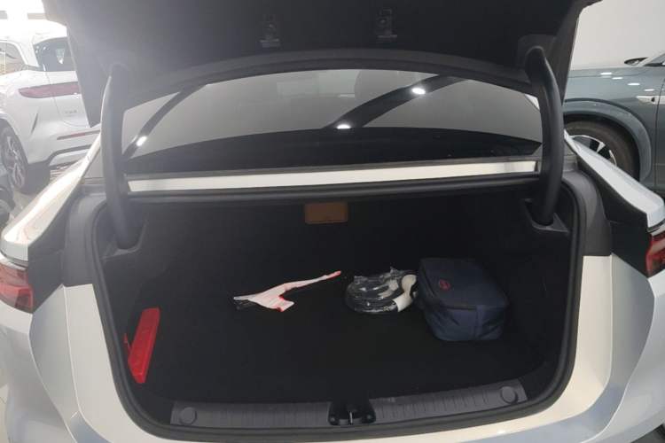 Used BYD Han L 2025 EV Four-Wheel Drive LiDAR Flagship Model Trunk
