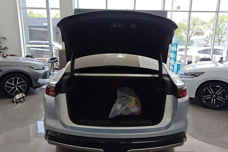 Used BYD Han L 2025 EV Four-Wheel Drive LiDAR Flagship Model Trunk