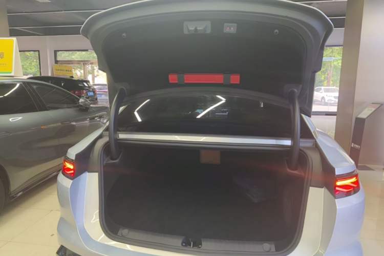 Used BYD Han L 2025 EV Four-Wheel Drive LiDAR Flagship Model Trunk