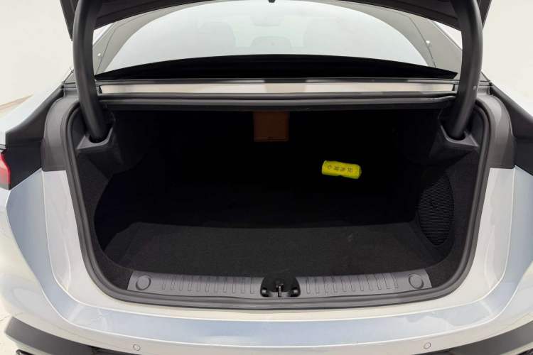 Used BYD Han L 2025 EV Four-Wheel Drive LiDAR Flagship Model Trunk