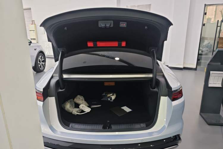 Used BYD Han L 2025 EV Four-Wheel Drive LiDAR Flagship Model Trunk