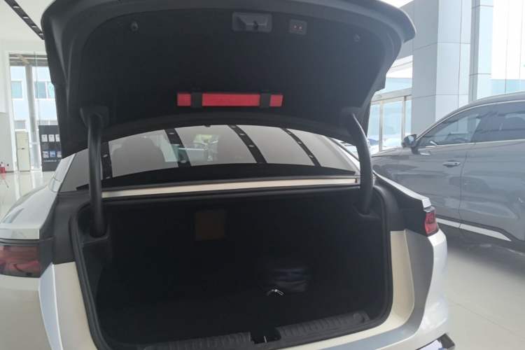 Used BYD Han L 2025 EV Four-Wheel Drive LiDAR Flagship Model Trunk