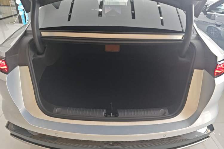 Used BYD Han L 2025 EV Four-Wheel Drive LiDAR Flagship Model Trunk