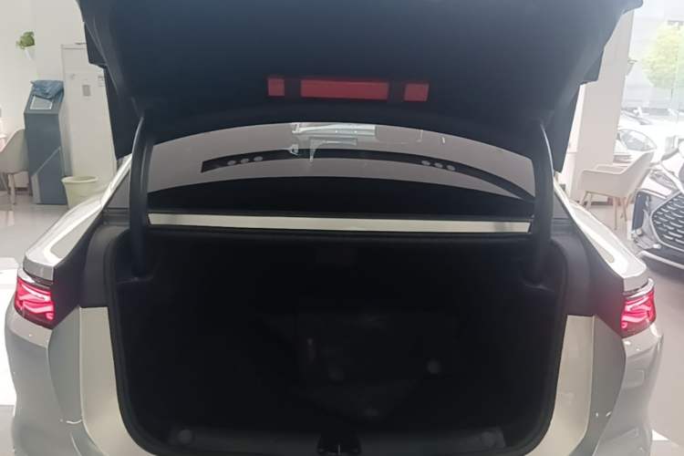 Used BYD Han L 2025 EV Four-Wheel Drive LiDAR Flagship Model Trunk