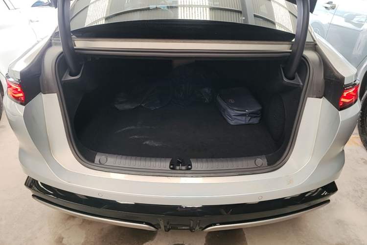 Used BYD Han L 2025 EV Four-Wheel Drive LiDAR Flagship Model Trunk