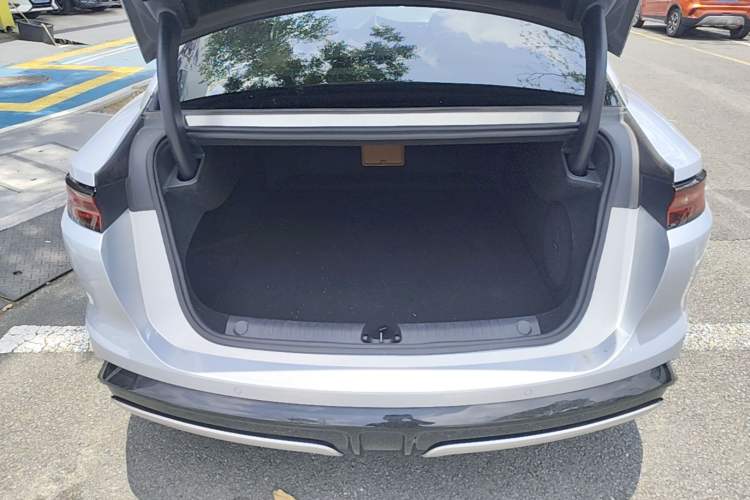 Used BYD Han L 2025 EV Four-Wheel Drive LiDAR Flagship Model Trunk