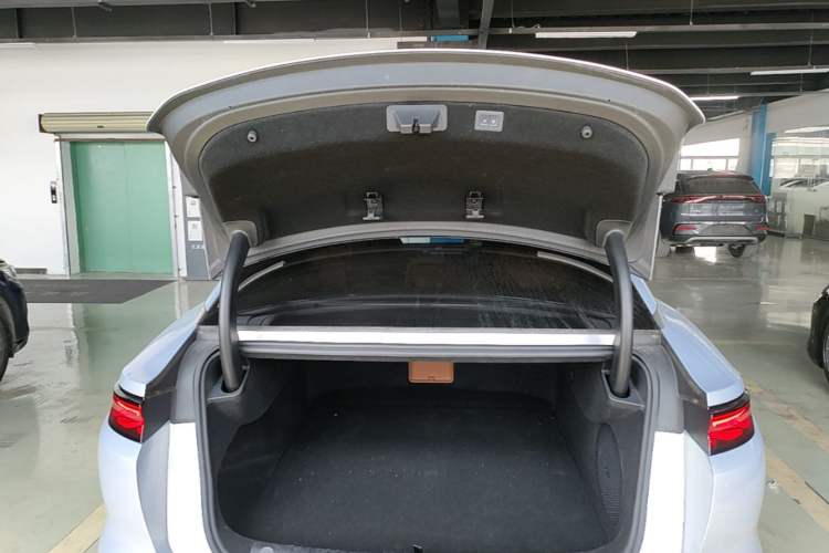 Used BYD Han L 2025 EV Four-Wheel Drive LiDAR Flagship Model Trunk