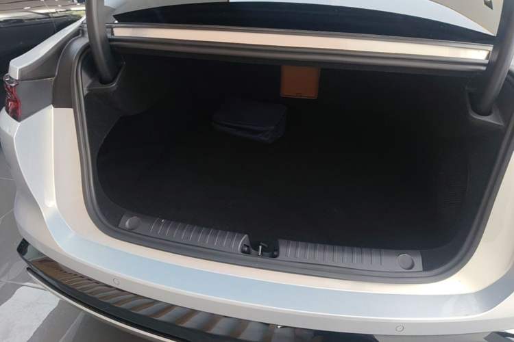 Used BYD Han L 2025 EV Four-Wheel Drive LiDAR Flagship Model Trunk