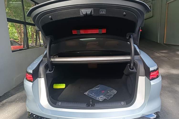 Used BYD Han L 2025 EV Four-Wheel Drive LiDAR Flagship Model Trunk