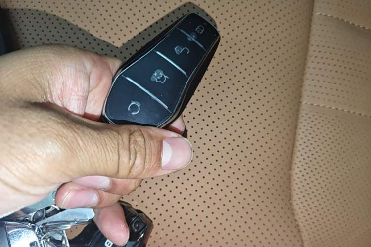 Used BYD Han L 2025 EV Four-Wheel Drive LiDAR Flagship Model Vehicle Key