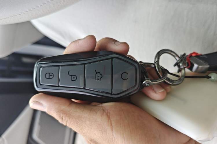 Used BYD Han L 2025 DM-i 200KM LiDAR Luxury Model Vehicle Key