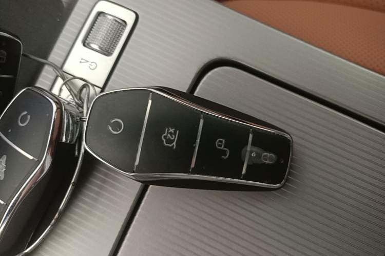 Used BYD Han L 2025 EV Four-Wheel Drive LiDAR Flagship Model Interior 1