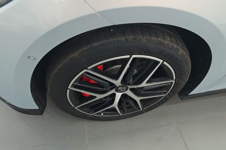 Used BYD Han L 2025 EV Four-Wheel Drive LiDAR Flagship Model Left Front Wheel Hub