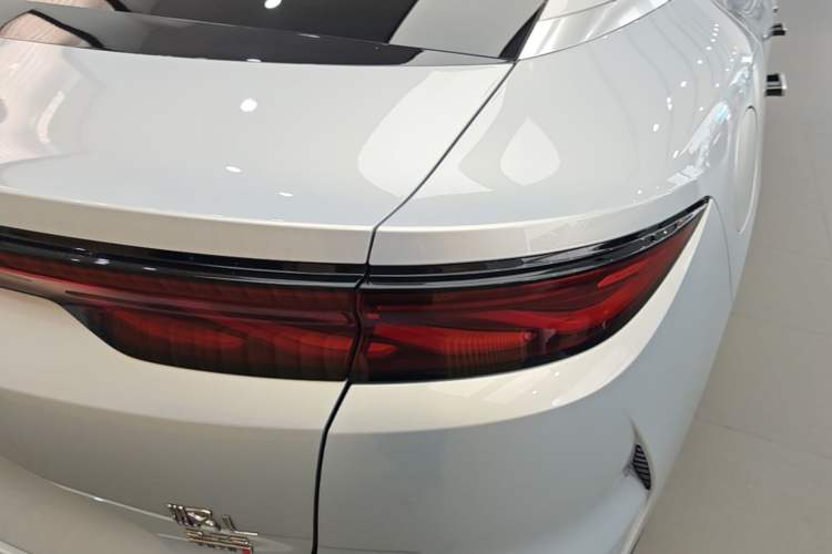 Used BYD Han L 2025 EV Four-Wheel Drive LiDAR Flagship Model Right Rear Taillight