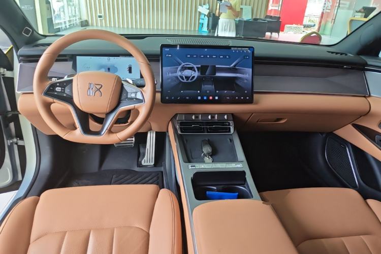 Used BYD Han L 2025 EV Four-Wheel Drive LiDAR Flagship Model Center Console