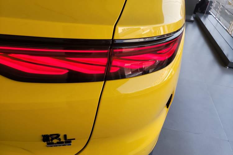 Used BYD Han L 2025 DM-p Four-Wheel-Drive LiDAR Flagship Model Right Rear Taillight