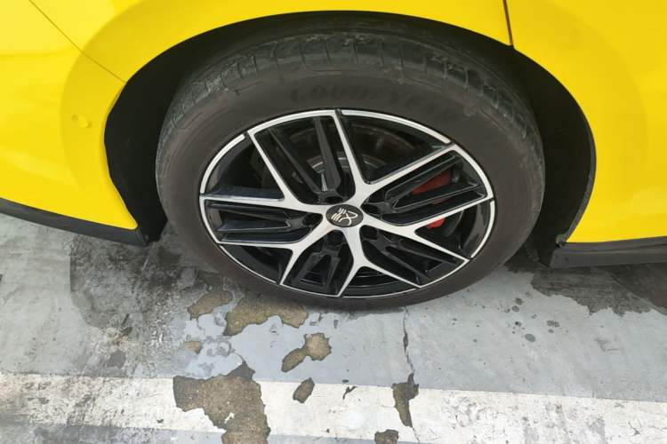 Used BYD Han L 2025 EV Four-Wheel Drive LiDAR Flagship Model Right Rear Wheel Hub