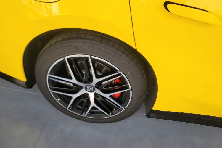 Used BYD Han L 2025 DM-p Four-Wheel-Drive LiDAR Flagship Model Right Rear Wheel Hub