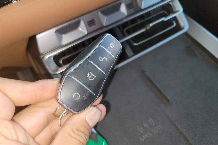 Used BYD Han L 2025 DM-p Four-Wheel-Drive LiDAR Flagship Model Vehicle Key