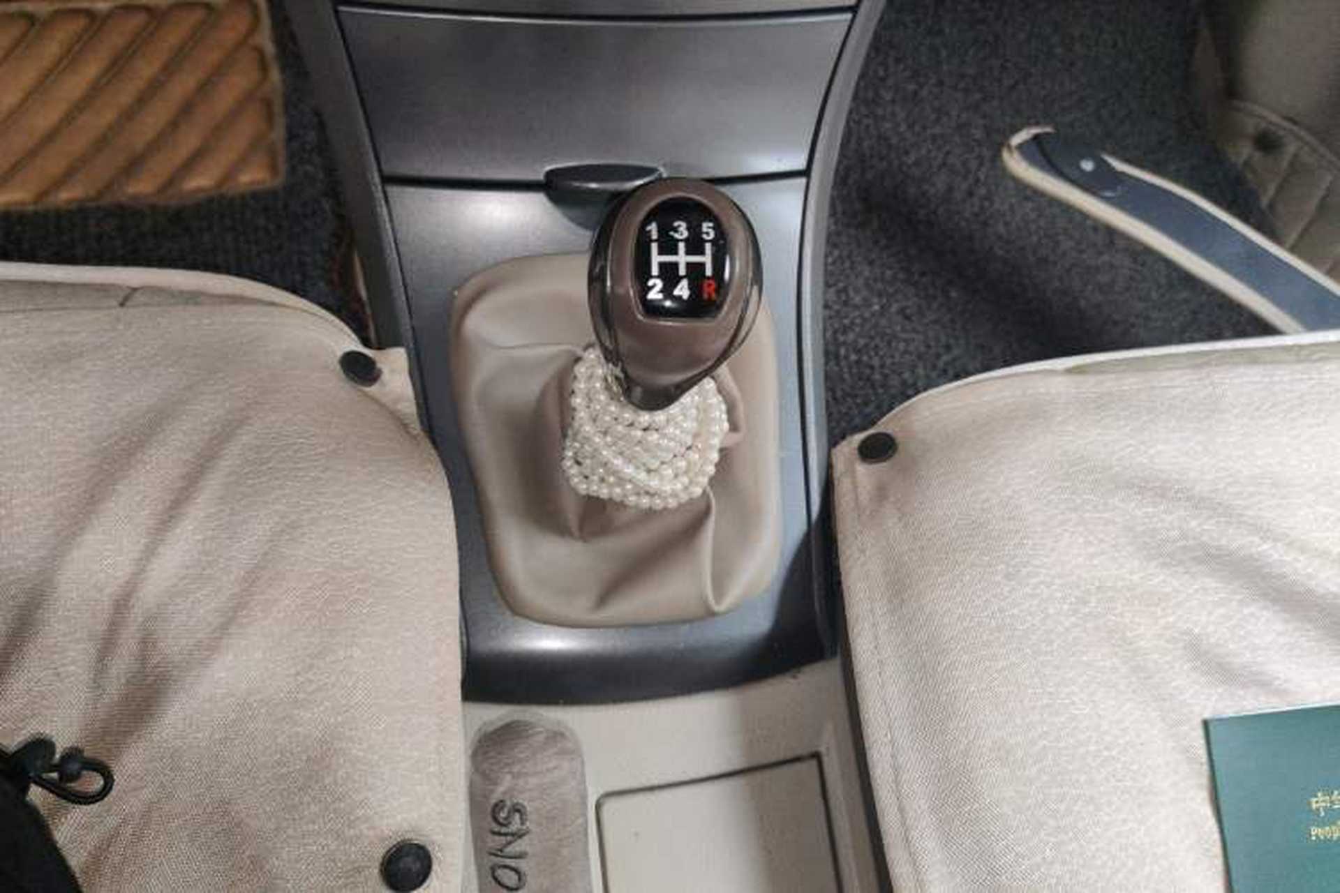 Used BYD L3 2011 New Fengchang Edition 1.5L Manual Luxury Model Gear Lever