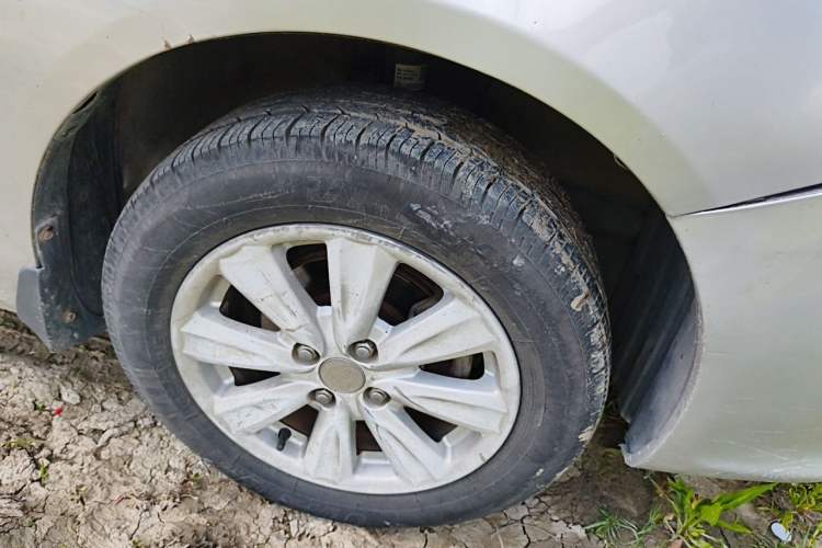 Used BYD L3 2011 New Fengchang Edition 1.5L Manual Luxury Model Right Front Wheel Hub