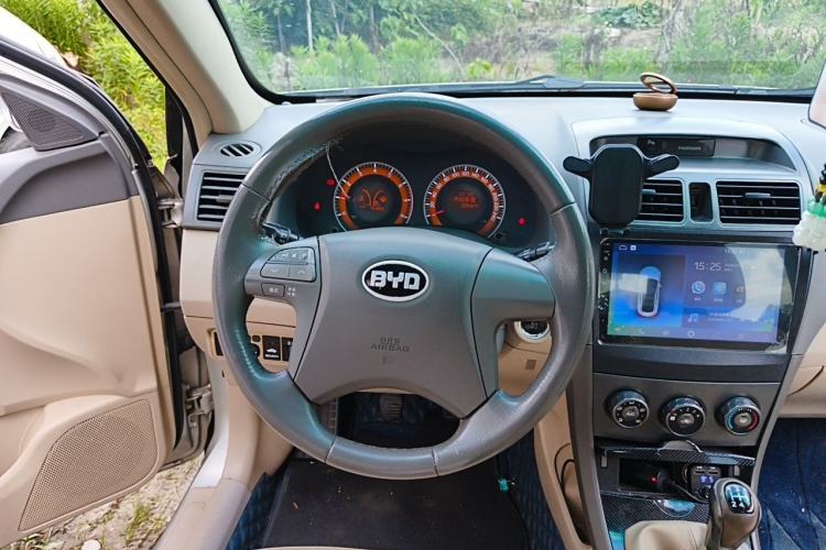 Used BYD L3 2011 New Fengchang Edition 1.5L Manual Luxury Model Steering Wheel