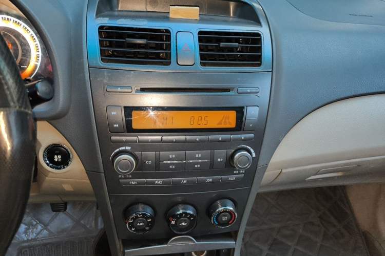 Used BYD L3 2012 1.5L Manual Comfort Edition Audio And AC Panel