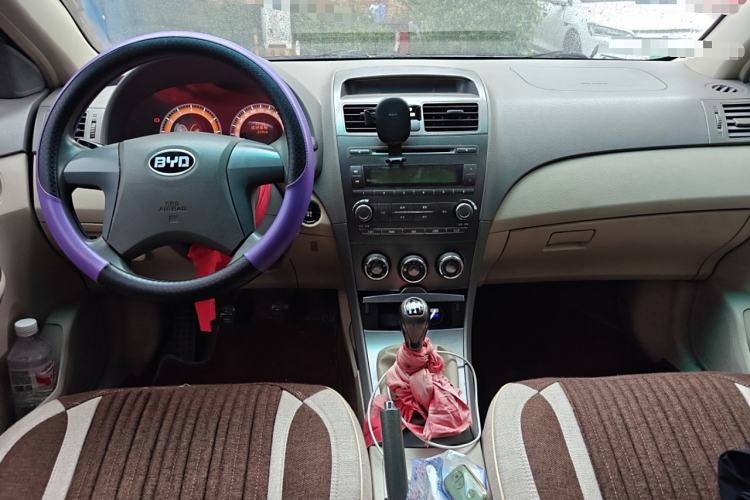 Used BYD L3 2012 1.5L Manual Comfort Edition Center Console