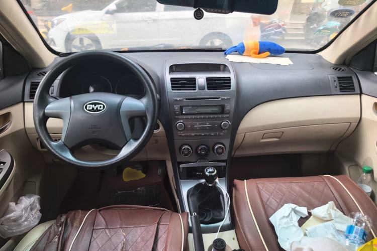 Used BYD L3 2012 1.5L Manual Comfort Edition Center Console
