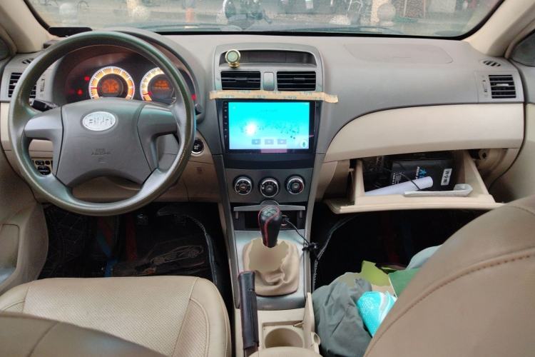 Used BYD L3 2012 1.5L Manual Comfort Edition Center Console