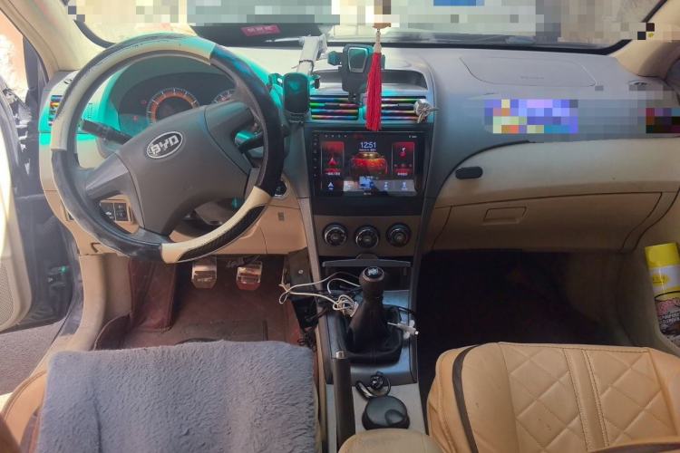 Used BYD L3 2012 1.5L Manual Comfort Edition Center Console