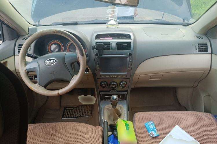 Used BYD L3 2012 1.5L Manual Comfort Edition Center Console