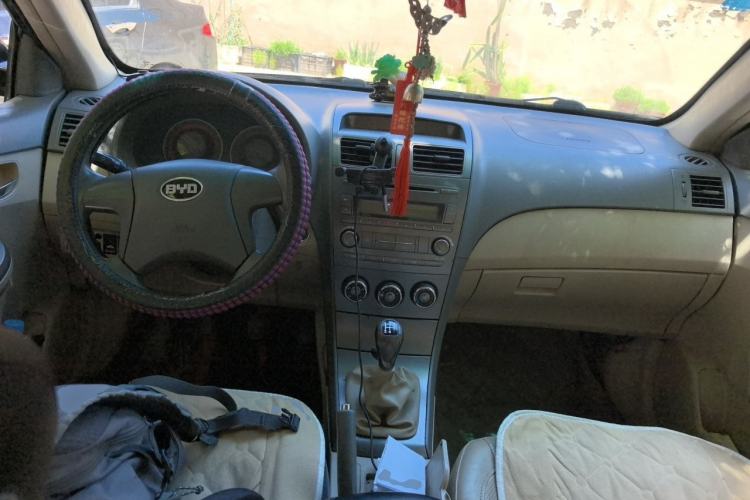 Used BYD L3 2012 1.5L Manual Comfort Edition Center Console
