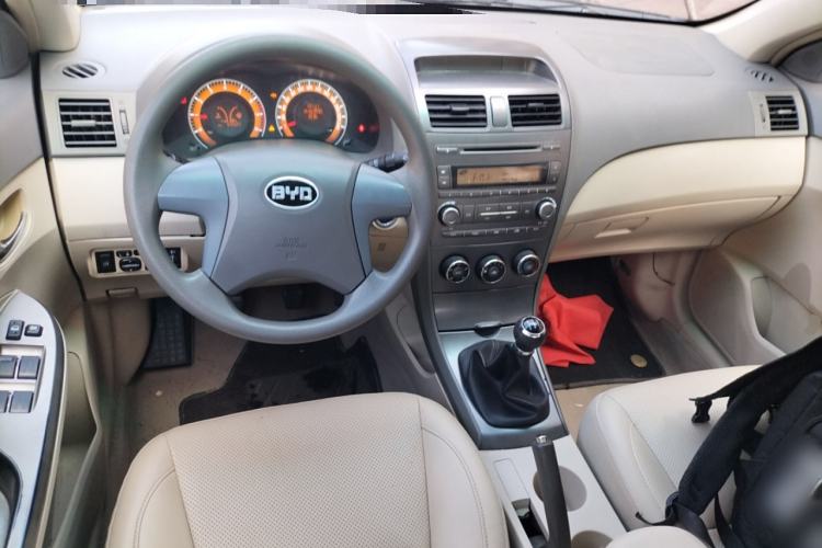 Used BYD L3 2012 1.5L Manual Comfort Edition Center Console