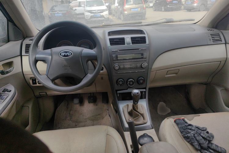 Used BYD L3 2012 1.5L Manual Comfort Edition Center Console