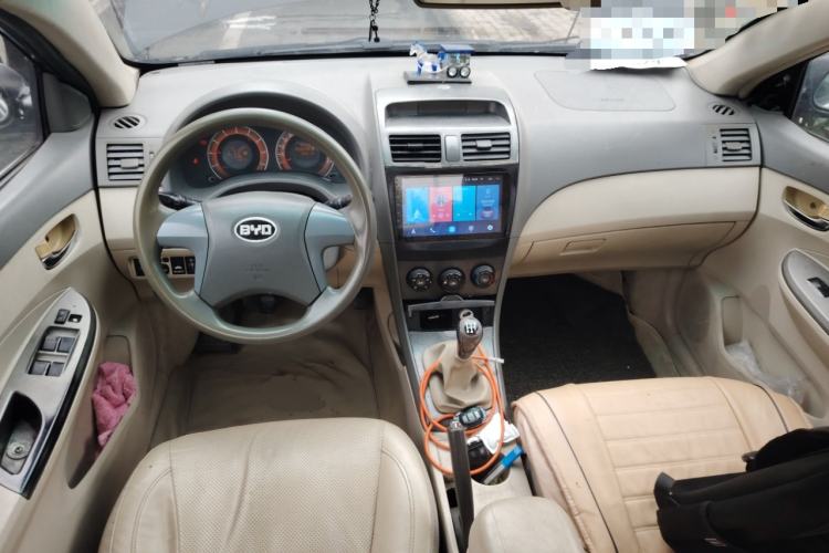 Used BYD L3 2012 1.5L Manual Comfort Edition Center Console