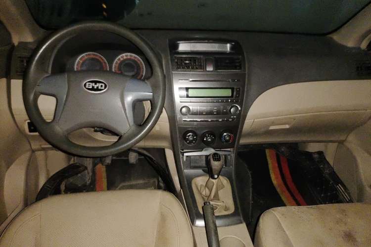 Used BYD L3 2012 1.5L Manual Comfort Edition Center Console