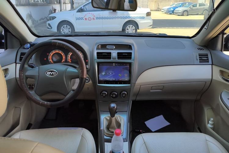 Used BYD L3 2012 1.5L Manual Comfort Edition Center Console