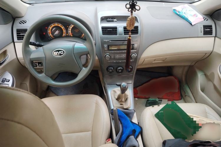 Used BYD L3 2012 1.5L Manual Comfort Edition Center Console