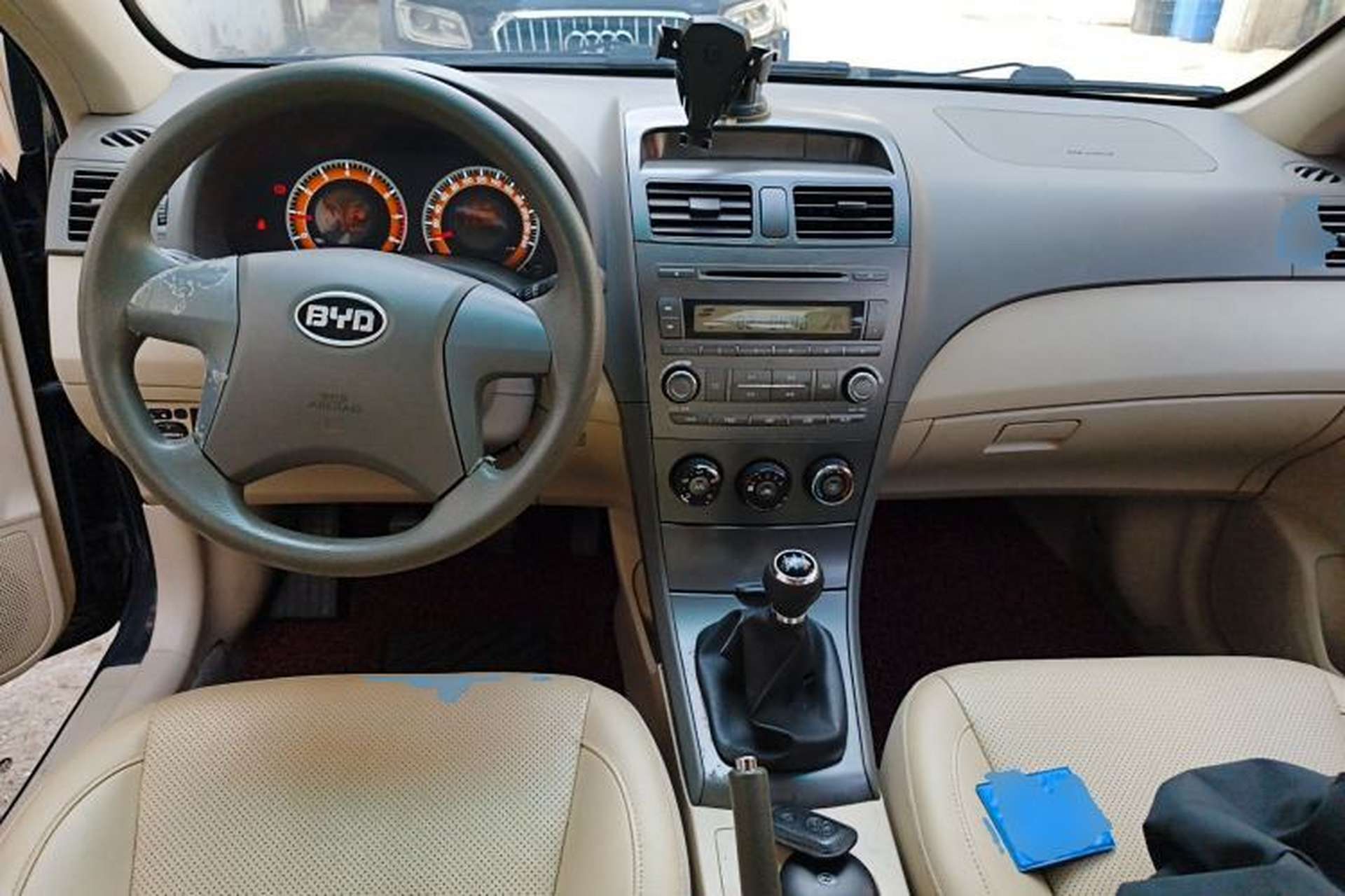 Used BYD L3 2012 1.5L Manual Comfort Edition Center Console