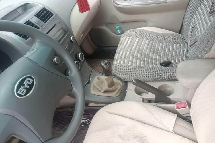 Used BYD L3 2012 1.5L Manual Comfort Edition Gear Lever