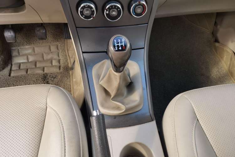 Used BYD L3 2012 1.5L Manual Comfort Edition Gear Lever