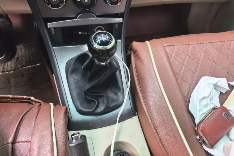 Used BYD L3 2012 1.5L Manual Comfort Edition Gear Lever