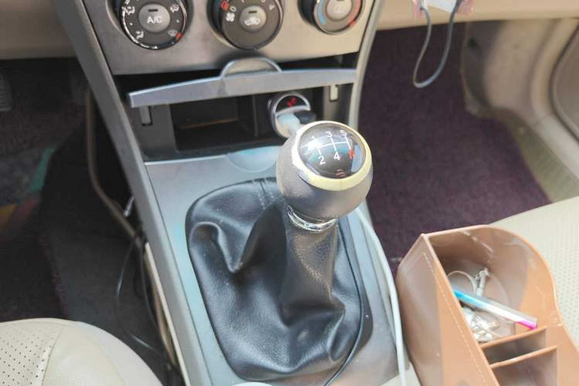 Used BYD L3 2012 1.5L Manual Comfort Edition Gear Lever