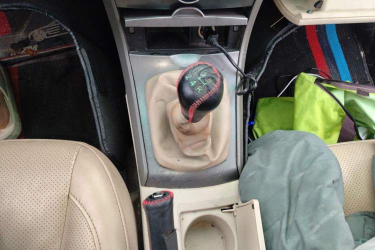 Used BYD L3 2012 1.5L Manual Comfort Edition Gear Lever
