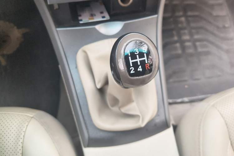 Used BYD L3 2012 1.5L Manual Comfort Edition Gear Lever