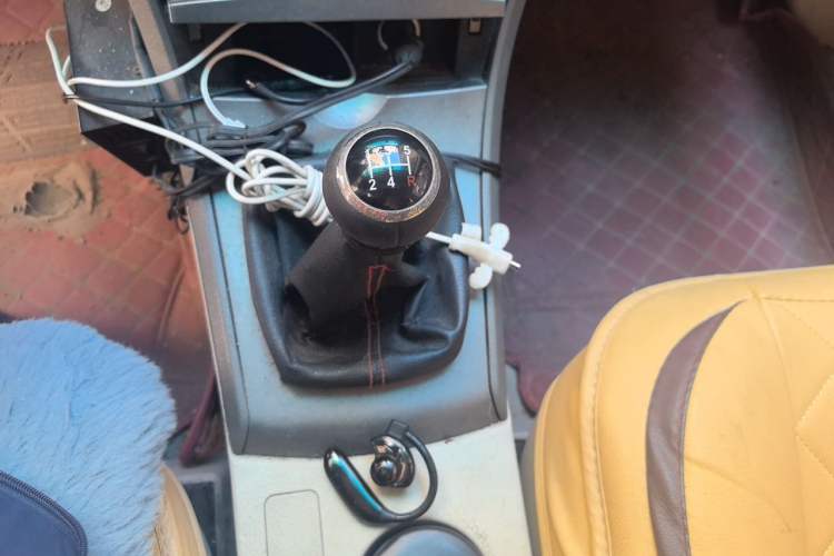Used BYD L3 2012 1.5L Manual Comfort Edition Gear Lever